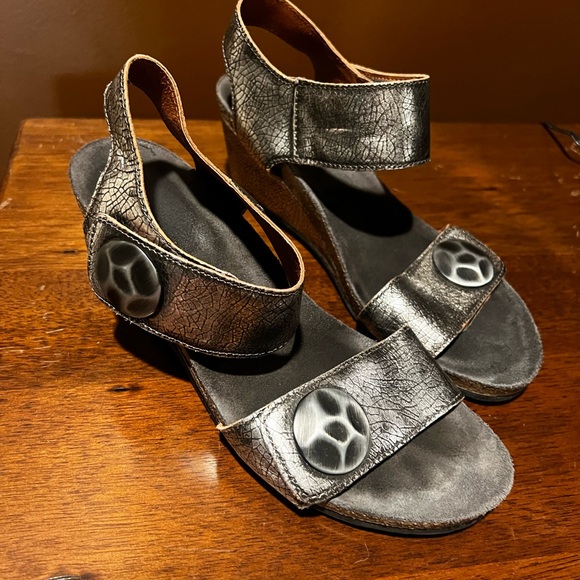 Taos Carousel  Low Heel Sandal Size 38 - Picture 5 of 11